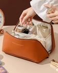 Cosmetic Storage Bag – Spacious & Portable A stylish, high-capacity organizer for your cosmetics and toiletries, ideal for travel.