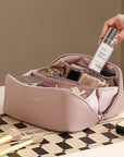 Cosmetic Storage Bag – Spacious & Portable A stylish, high-capacity organizer for your cosmetics and toiletries, ideal for travel.